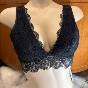 Black Lace Bralette TAG: M fits XS/S padded NWT